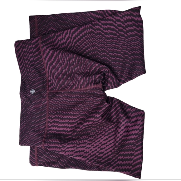Lululemon Athletica woman's size 6 Shiftted Horizon red and grape color - Picture 9 of 11